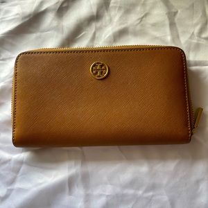 Tory Burch Robinson Zip Continental Wallet
